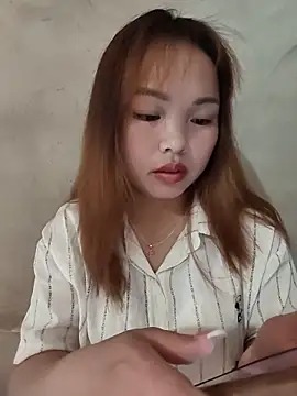 Snapshot of Mina_xYx chatting on 06/18/26, 04:35 Mina xYx online show from 06/18/26, 04:35