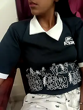 Snapshot of aushi_rajput chatting on 04/20/26, 03:04 aushi rajput online show from 04/20/26, 03:04