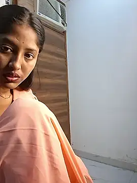 Snapshot of Pari_lovers chatting on 06/04/26, 02:34 Pari lovers online show from 06/04/26, 02:34