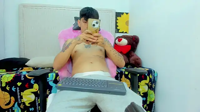 Snapshot of Yeison_gomezz chatting on 03/30/26, 04:35 Yeison gomezz online show from 03/30/26, 04:35