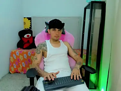 Snapshot of Yeison_gomezz chatting on 04/02/26, 04:54 Yeison gomezz online show from 04/02/26, 04:54