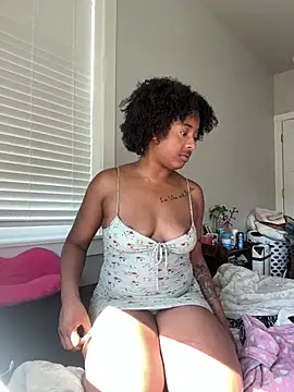 Snapshot of bbabbykimmie chatting on 06/22/26, 11:35 bbabbykimmie online show from 06/22/26, 11:35