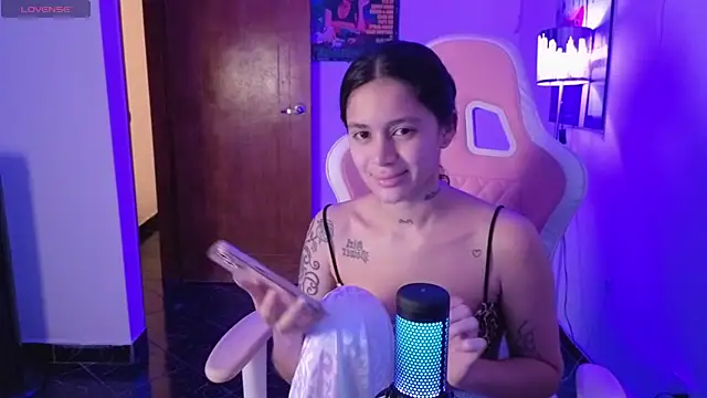 Snapshot of Oliviasims chatting on 03/21/26, 05:23 Oliviasims online show from 03/21/26, 05:23