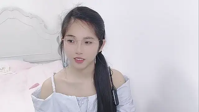 Snapshot of MIAOMIAO-666 chatting on 04/17/26, 07:44 MIAOMIAO-666 online show from 04/17/26, 07:44