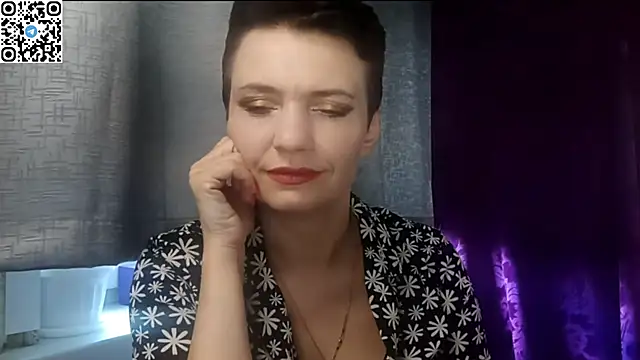 HotMamaQueen234 online show from 05/23/26, 10:30
