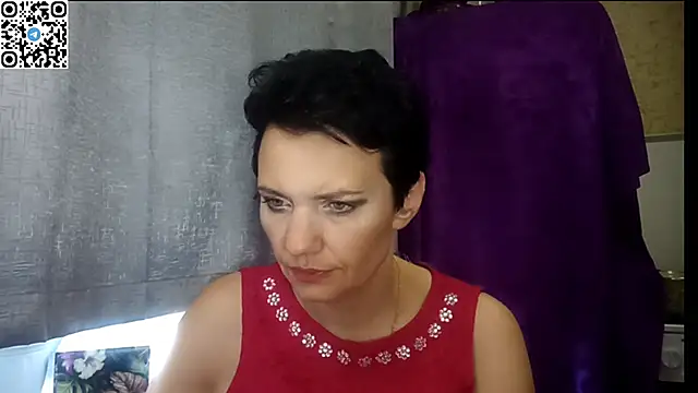 HotMamaQueen234 online show from 06/17/26, 11:45