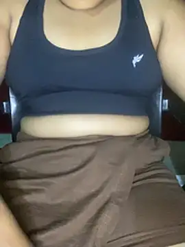 Snapshot of Dilki-udara chatting on 03/18/26, 03:59 Dilki-udara online show from 03/18/26, 03:59