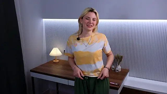 Snapshot of BeeKoci chatting on 03/23/26, 05:17 BeeKoci online show from 03/23/26, 05:17