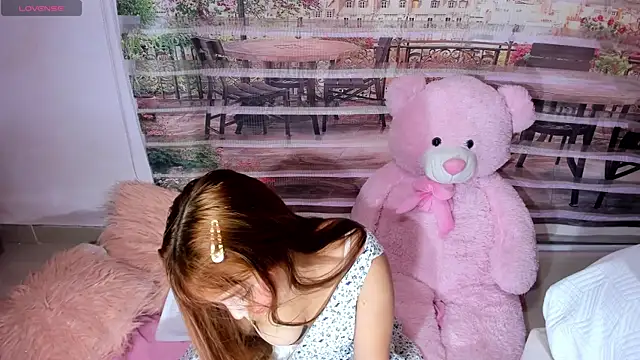 little doll18  online show from 06/10/26, 07:57