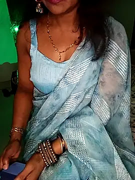 mayakapoor880 online show from 05/17/26, 06:48