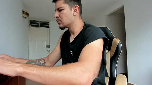 Snapshot of camilo_andres1 chatting on 03/27/26, 12:27 camilo andres1 online show from 03/27/26, 12:27