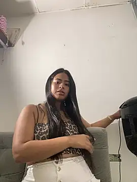 Snapshot of lucirganaxxx chatting on 03/23/26, 02:04 lucirganaxxx online show from 03/23/26, 02:04