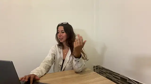 Snapshot of Julieta_Jol chatting on 06/02/26, 02:30 Julieta Jol online show from 06/02/26, 02:30
