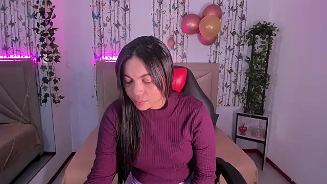 Snapshot of adhara_angelss chatting on 05/15/26, 03:35 adhara angelss online show from 05/15/26, 03:35