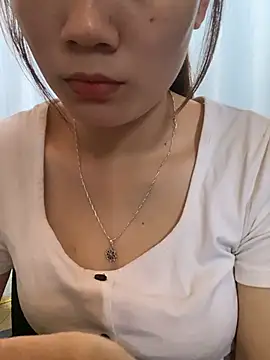 Snapshot of -Eidieea- chatting on 04/19/26, 04:45 -Eidieea- online show from 04/19/26, 04:45