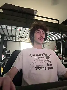 Snapshot of zerces111 chatting on 03/25/26, 09:32 zerces111 online show from 03/25/26, 09:32