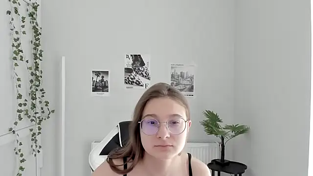 Mia kristal online show from 06/21/26, 08:06