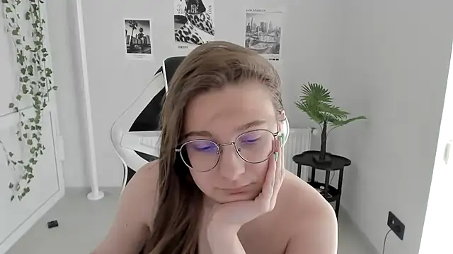 Mia kristal online show from 06/24/26, 08:13