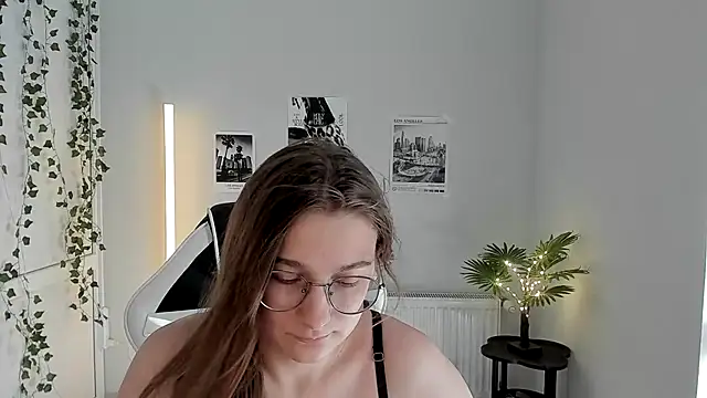 Mia kristal online show from 07/04/26, 07:36