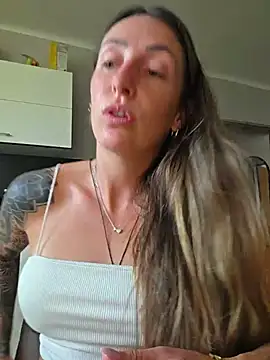 Snapshot of NicoleKaiser chatting on 06/26/26, 05:34 NicoleKaiser online show from 06/26/26, 05:34