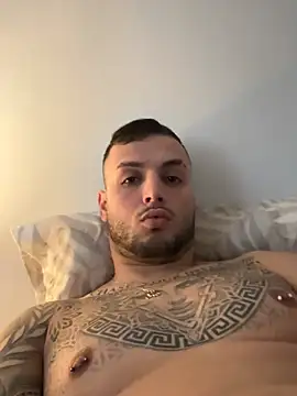 Snapshot of Roosen_1998 chatting on 03/17/26, 02:20 Roosen 1998 online show from 03/17/26, 02:20