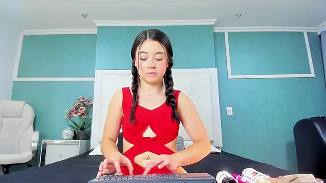 Snapshot of victoria_cutee chatting on 05/01/26, 12:10 victoria cutee online show from 05/01/26, 12:10