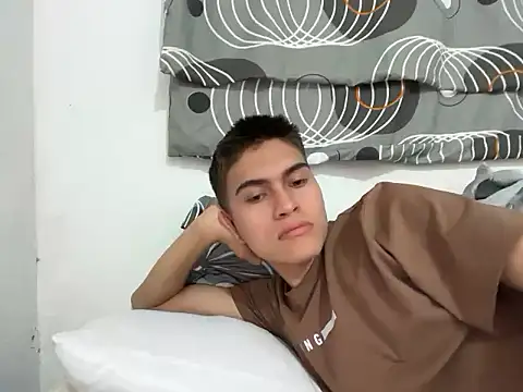 Snapshot of moneylove19 chatting on 03/24/26, 04:34 moneylove19 online show from 03/24/26, 04:34