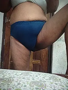 Snapshot of hottsexyy chatting on 07/18/26, 03:11 hottsexyy online show from 07/18/26, 03:11