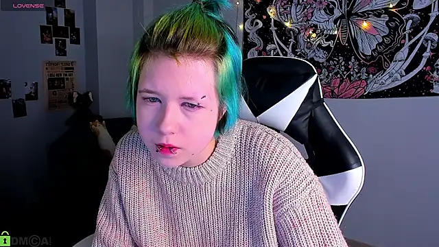 Snapshot of LittleKittenStar chatting on 04/19/26, 02:55 LittleKittenStar online show from 04/19/26, 02:55