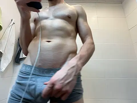 Snapshot of musclex777 chatting on 04/05/26, 07:44 musclex777 online show from 04/05/26, 07:44