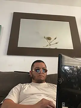 HOTB0Y18 online show from 05/29/26, 09:57
