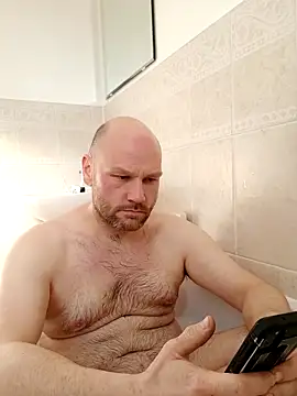 Snapshot of pitch_122 chatting on 04/02/26, 04:15 pitch 122 online show from 04/02/26, 04:15