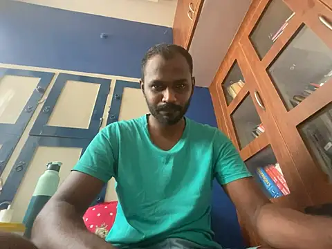 Snapshot of singletamilguy chatting on 03/21/26, 09:47 singletamilguy online show from 03/21/26, 09:47