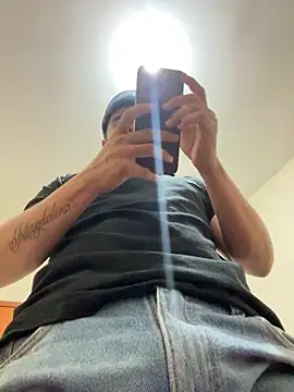 Snapshot of JhanHeat chatting on 03/24/26, 12:48 JhanHeat online show from 03/24/26, 12:48