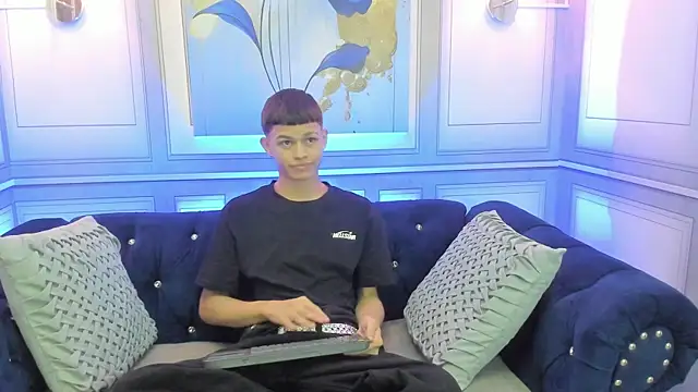 Snapshot of Apolo_jonnes chatting on 03/25/26, 02:28 Apolo jonnes online show from 03/25/26, 02:28