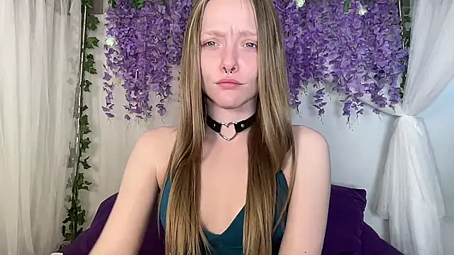 ElfGirlAna online show from 06/04/26, 02:56