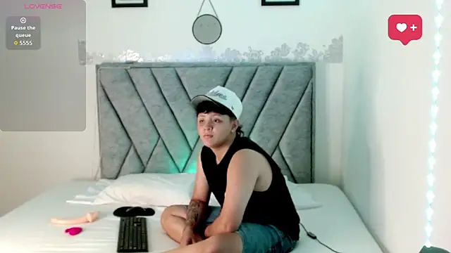 Snapshot of ValyX__ chatting on 03/25/26, 06:36 ValyX online show from 03/25/26, 06:36