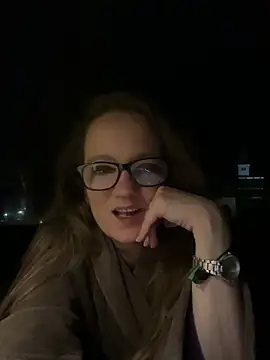 LizzieZ1975 online show from 05/02/26, 10:48