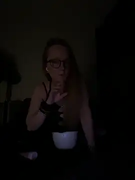 LizzieZ1975 online show from 05/16/26, 11:57