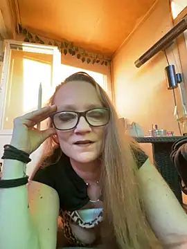 LizzieZ1975 online show from 05/22/26, 06:46