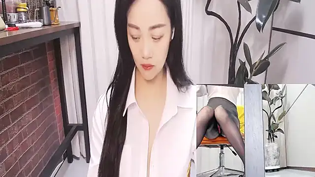 Snapshot of Latte-01 chatting on 07/05/26, 02:07 Latte-01 online show from 07/05/26, 02:07