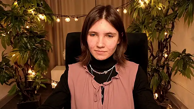 Snapshot of CarmenPhillips chatting on 03/20/26, 11:15 CarmenPhillips online show from 03/20/26, 11:15