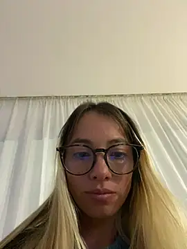 Snapshot of Sexyandtiny chatting on 03/28/26, 11:04 Sexyandtiny online show from 03/28/26, 11:04