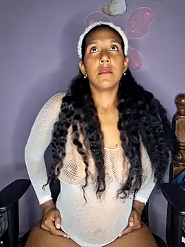 Snapshot of emily_fox01 chatting on 03/24/26, 04:17 emily fox01 online show from 03/24/26, 04:17