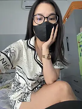 Snapshot of Evelyn9xzz chatting on 04/01/26, 03:31 Evelyn9xzz online show from 04/01/26, 03:31