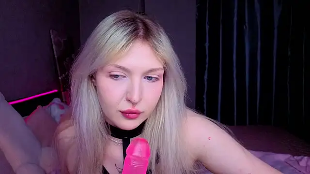BlondieSummer online show from 04/18/26, 03:16