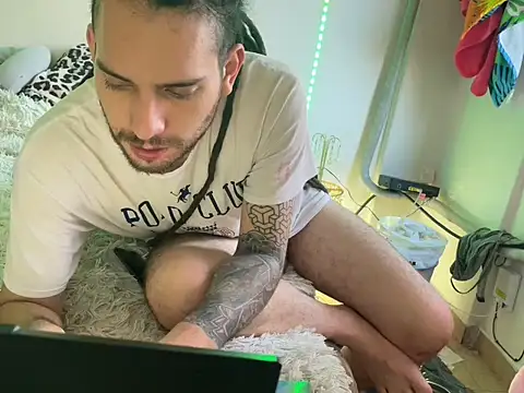 Snapshot of DreadObsessionxX chatting on 06/17/26, 12:18 DreadObsessionxX online show from 06/17/26, 12:18