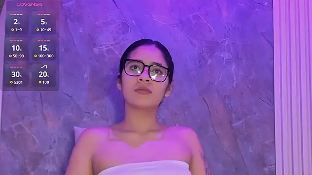 Snapshot of alina_sauvage chatting on 03/31/26, 11:43 alina sauvage online show from 03/31/26, 11:43