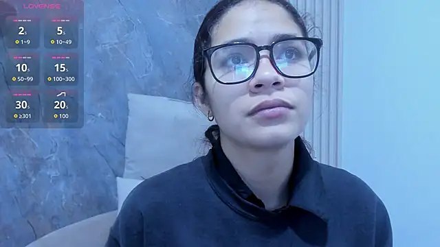 Snapshot of alina_sauvage chatting on 05/14/26, 11:39 alina sauvage online show from 05/14/26, 11:39