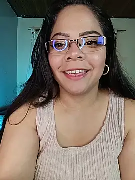 Snapshot of ROUSSE_SINCLAIR chatting on 05/20/26, 10:05 ROUSSE SINCLAIR online show from 05/20/26, 10:05